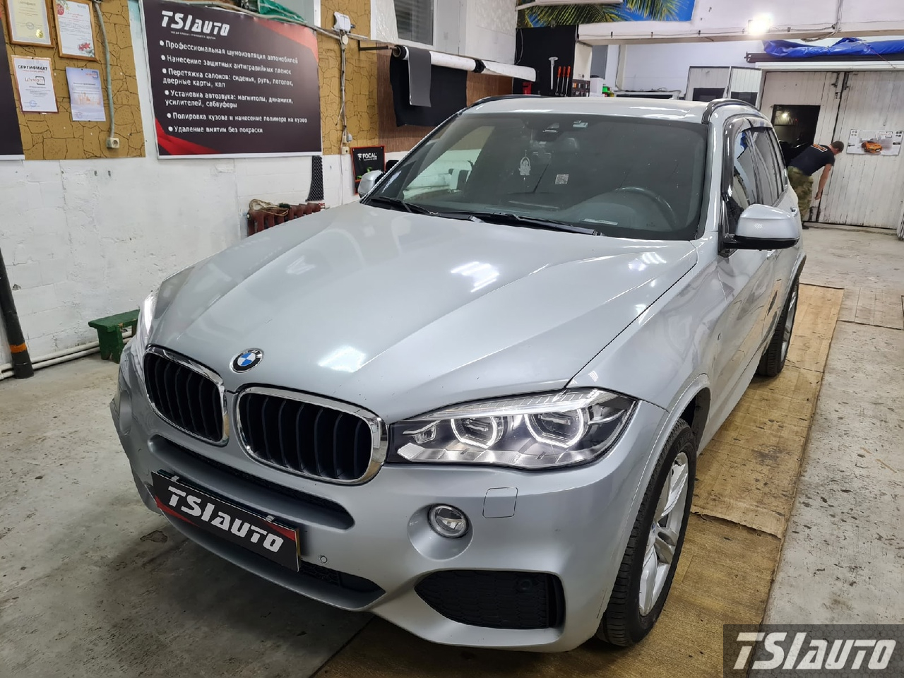 Правильная шумоизоляция BMW X5 (F15) в Ярославле