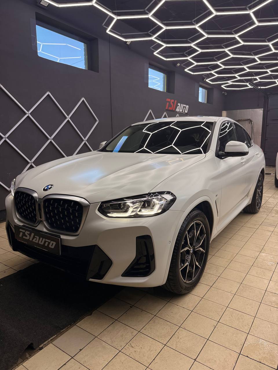 Оклейка плёнкой BMW X4 в Ярославле