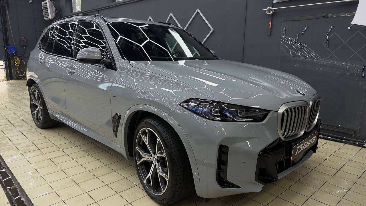 Полная оклейка пленкой BMW X5 G05 в Ярославле