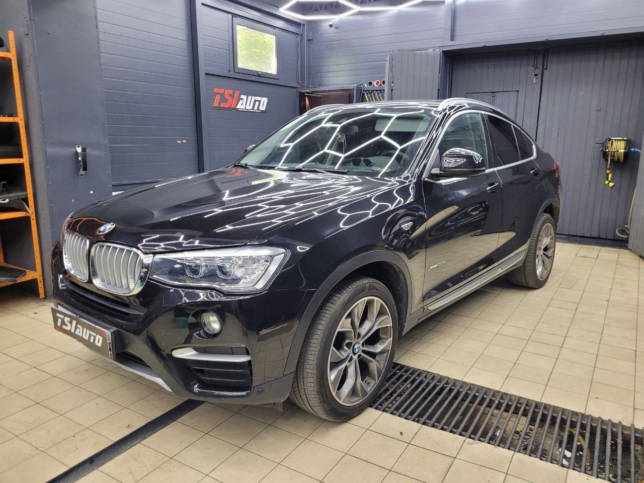 BMW X6 установка подсветки салона в Ярославле
