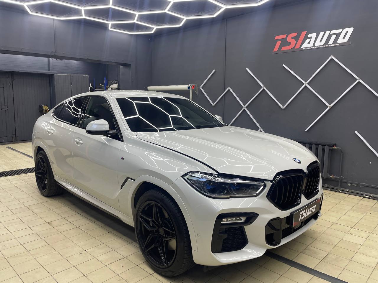 Шумоизоляция BMW X6 в Ярославле