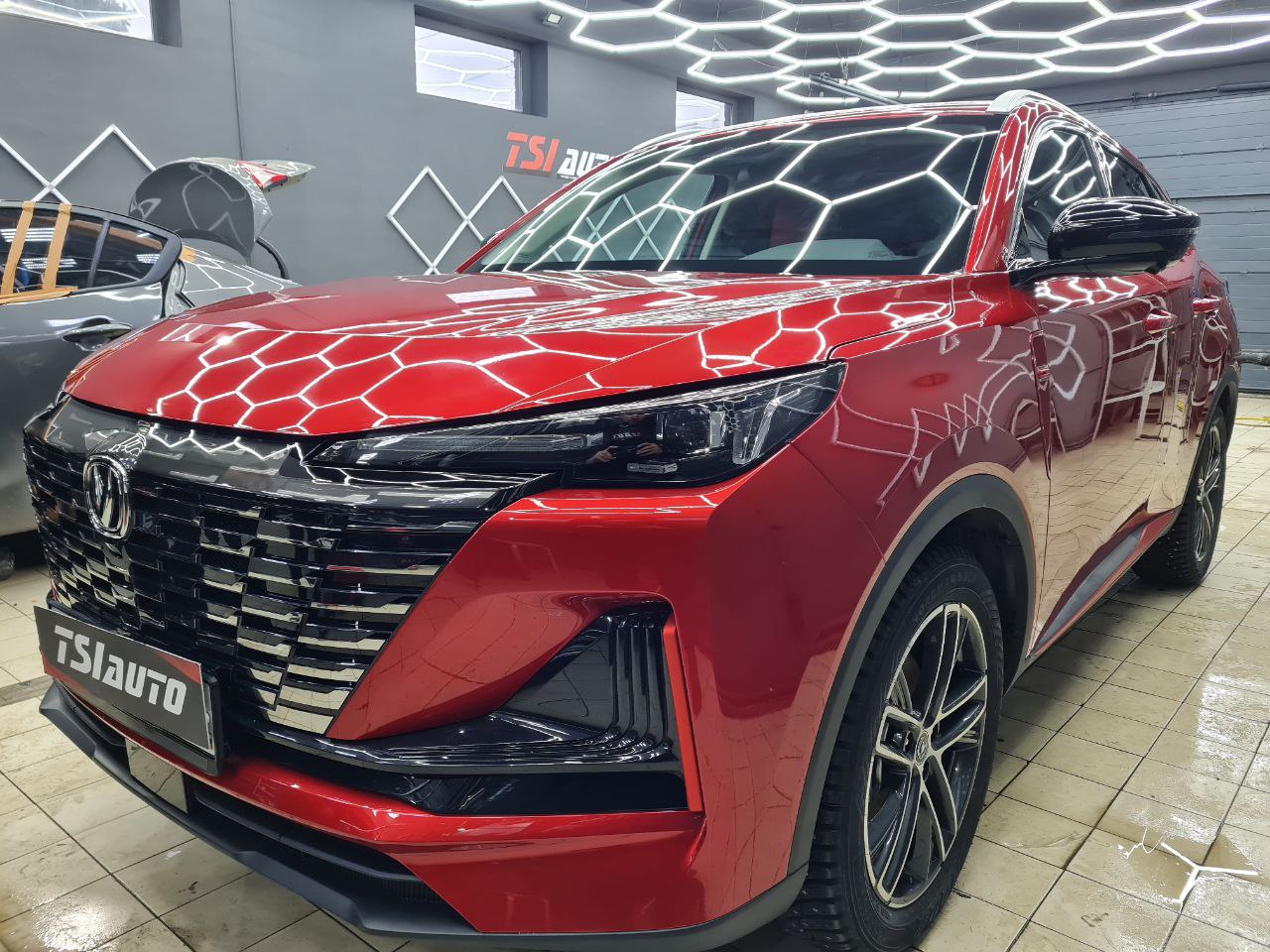 Оклейка пленкой Changan Uni-S в пакете Трасса в Ярославле