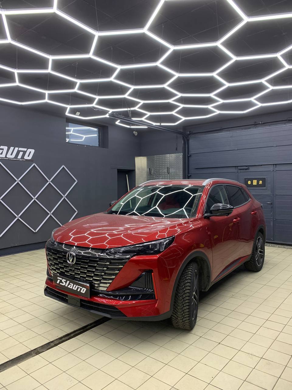 Установка сабвуфера Changan Uni-S в Ярославле