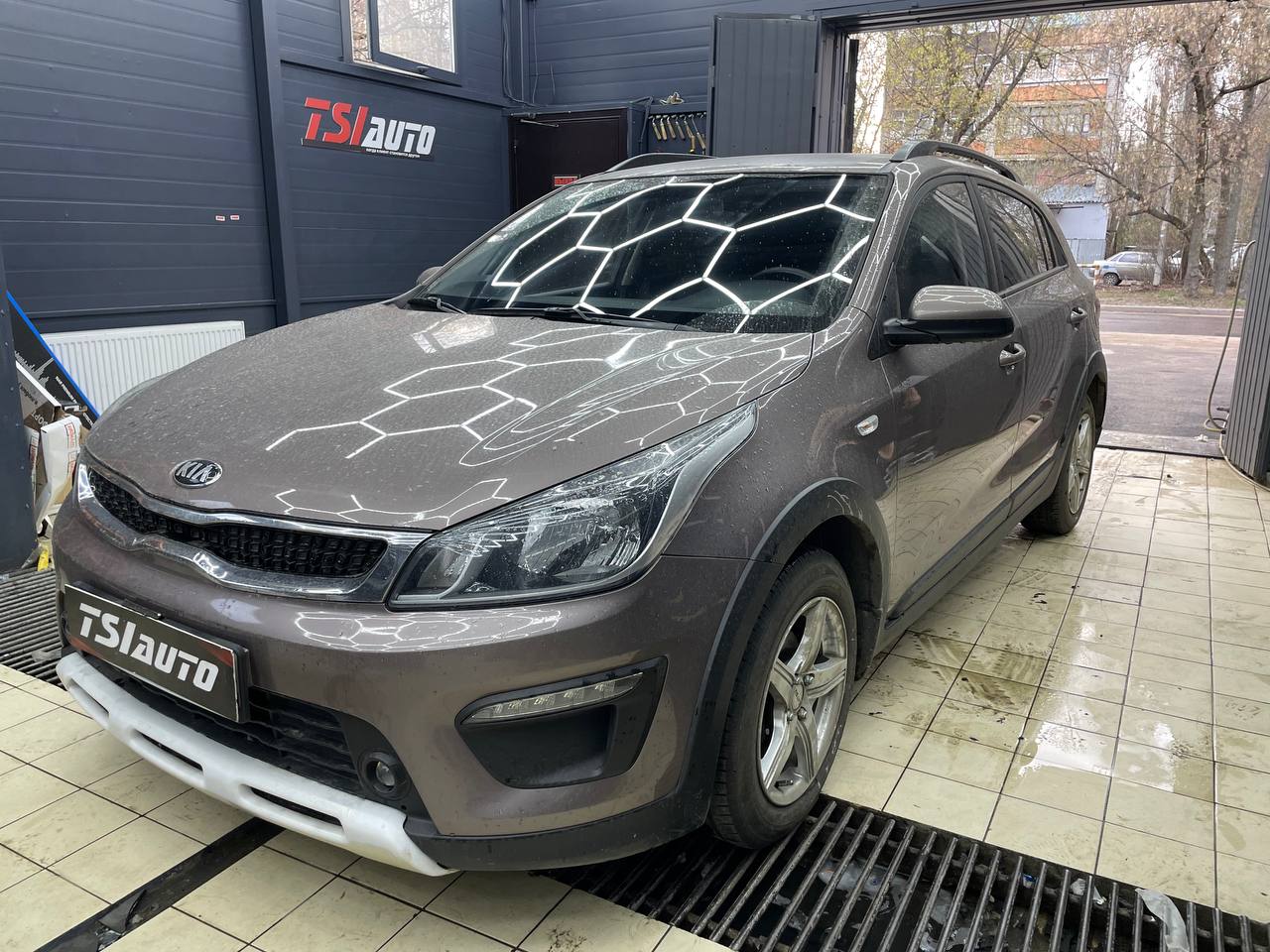 Kia Rio установка ГУ с камерой заднего вида в Ярославле