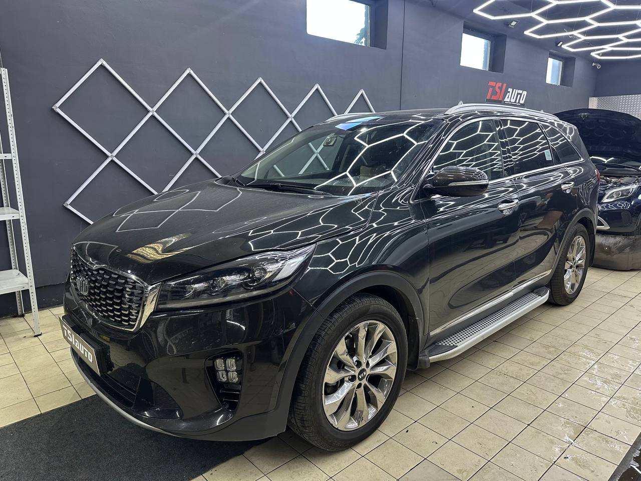 Kia Sorento установка подсветки салона в Ярославле