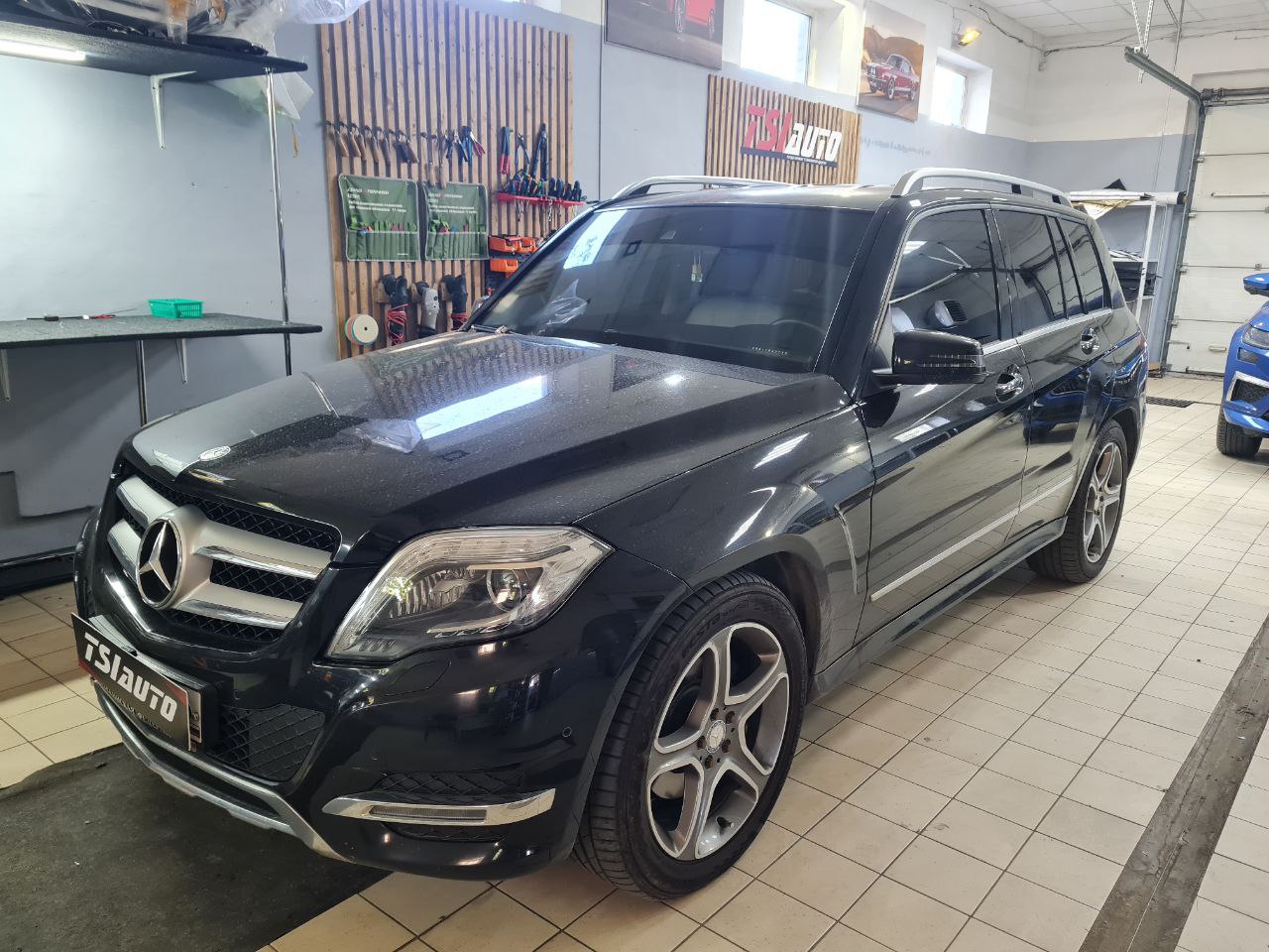 Установка подсветки салона в Mercedes GLK в Ярославле