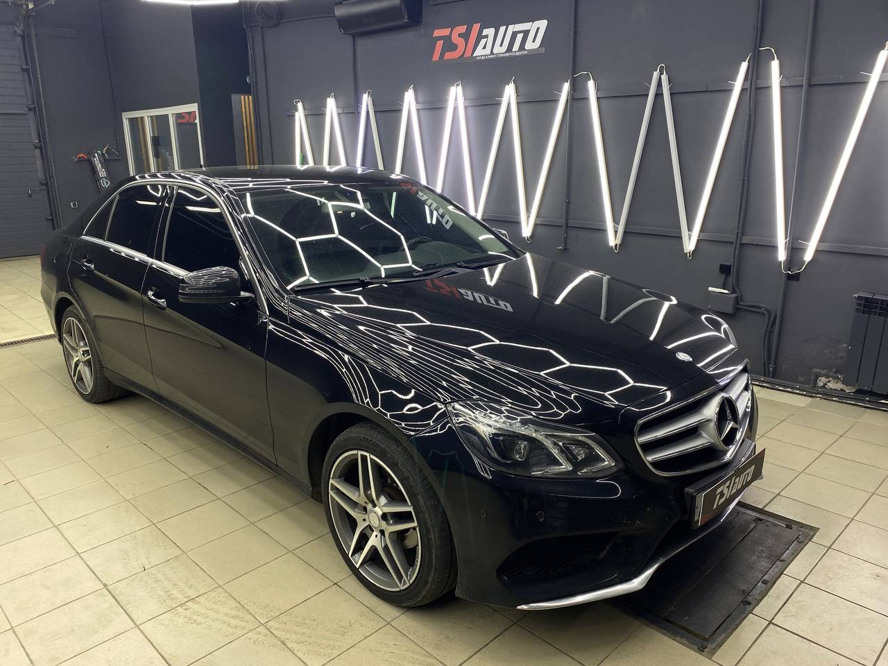 Mercedes E-class w212 установка подсветки салона в Ярославле