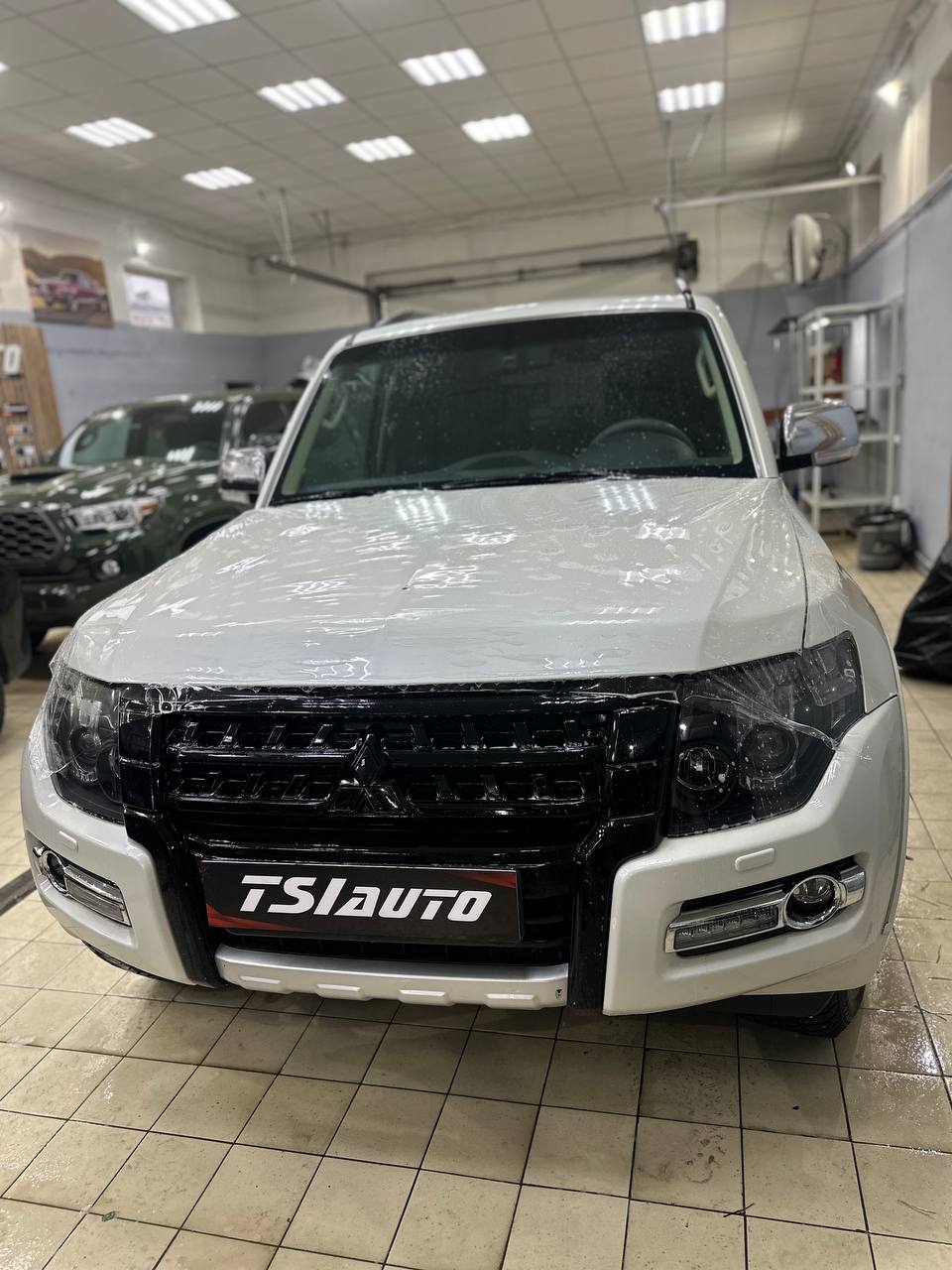 Mitsubishi Pajero 4 оклейка бронепленкой в Ярославле