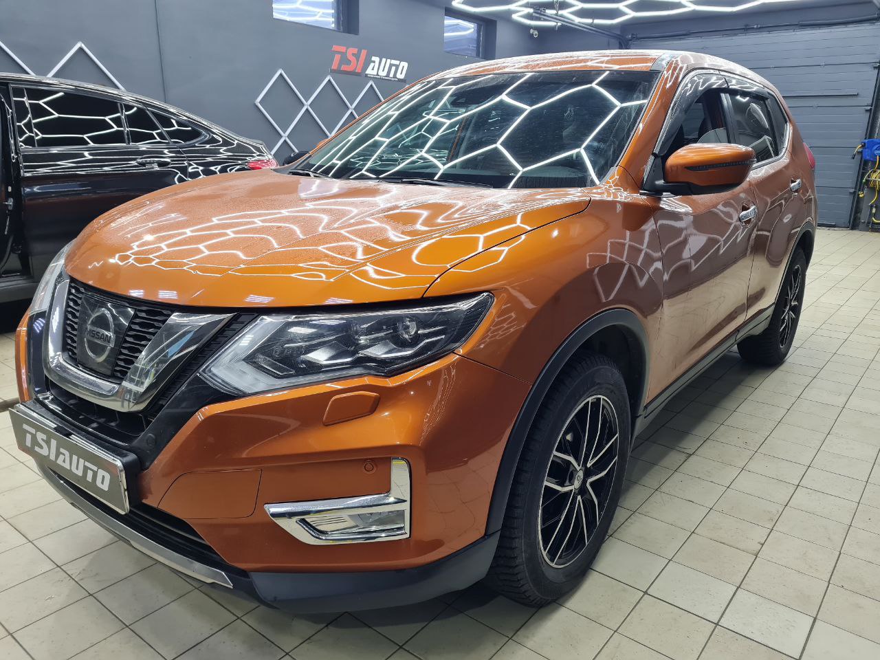 Замена головного устройства с камерой заднего вида Nissan X-Trail фото и цены