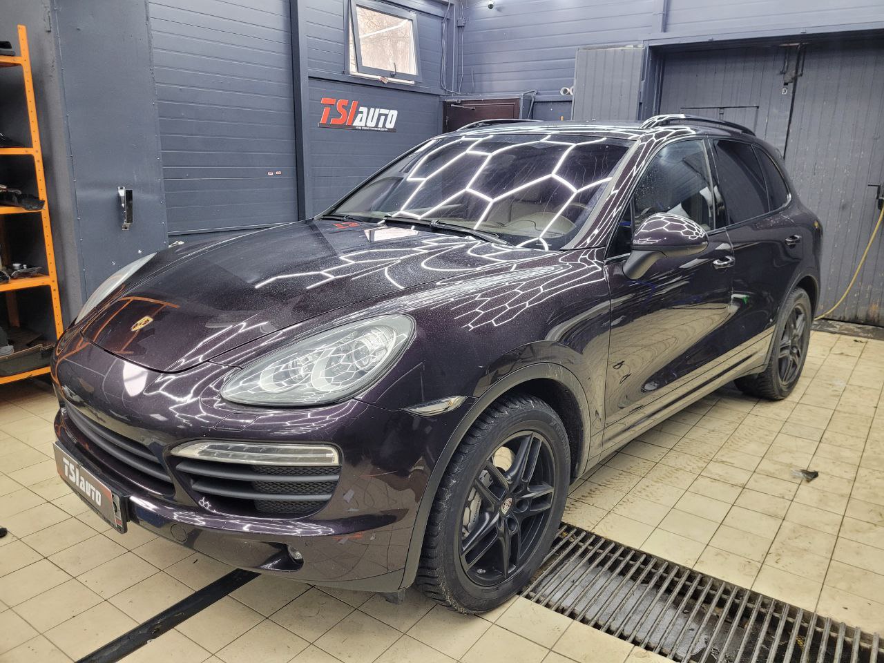 Тонировка фонарей Porsche Cayenne в Ярославле