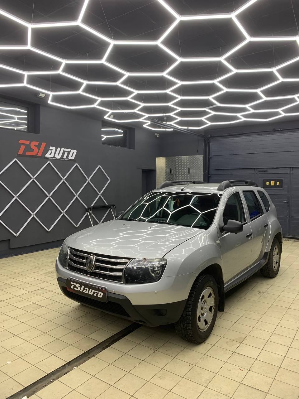 Renault Duster установка ГУ с круговым обзором в Ярославле