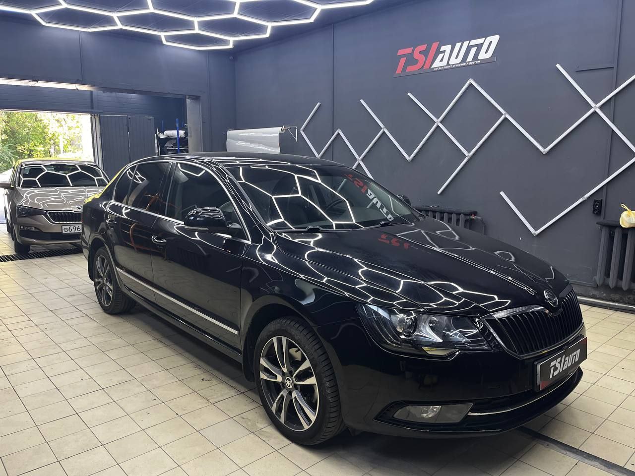 Шумоизоляция Skoda Superb в пакете Комфорт в Ярославле