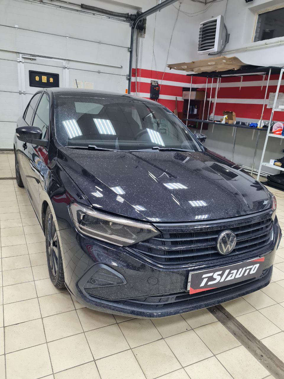 Установка сабвуфера и усилителя в Volkswagen Polo