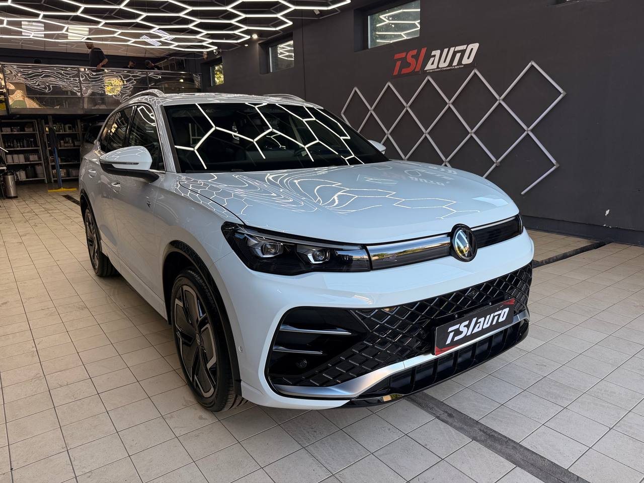 Оклейка пленкой Volkswagen Tiguan L Pro в Ярославле