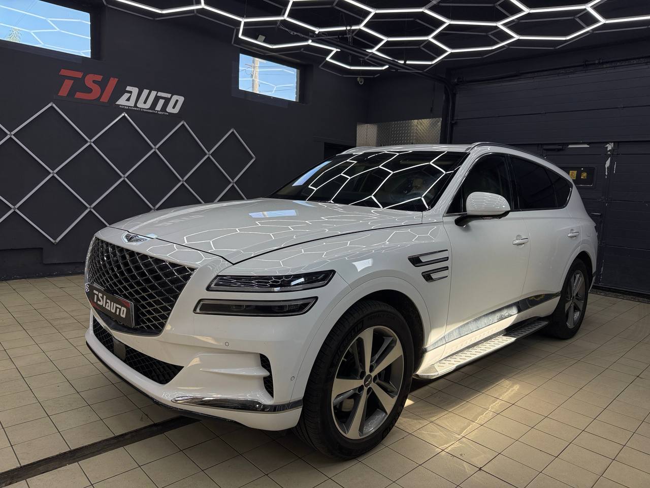 Genesis GV80 оклейка пленкой в Ярославле