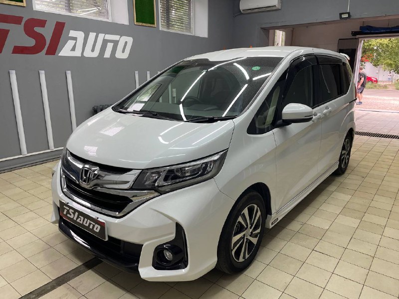 Шумоизоляция Honda Freed в Ярославле