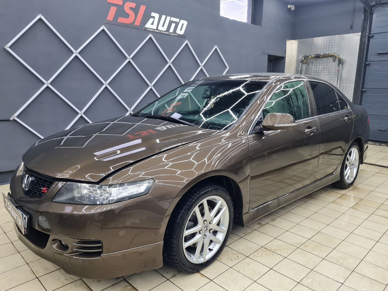 Honda Accord полировка и оклейка фар в Ярославле