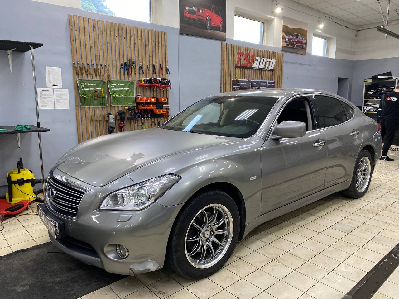 Infiniti Q70 восстановительная полировка фар в Ярославле