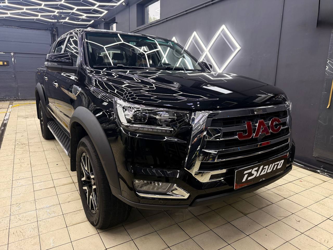 Оклейка бронепленкой Jac T8 Pro в Ярославле
