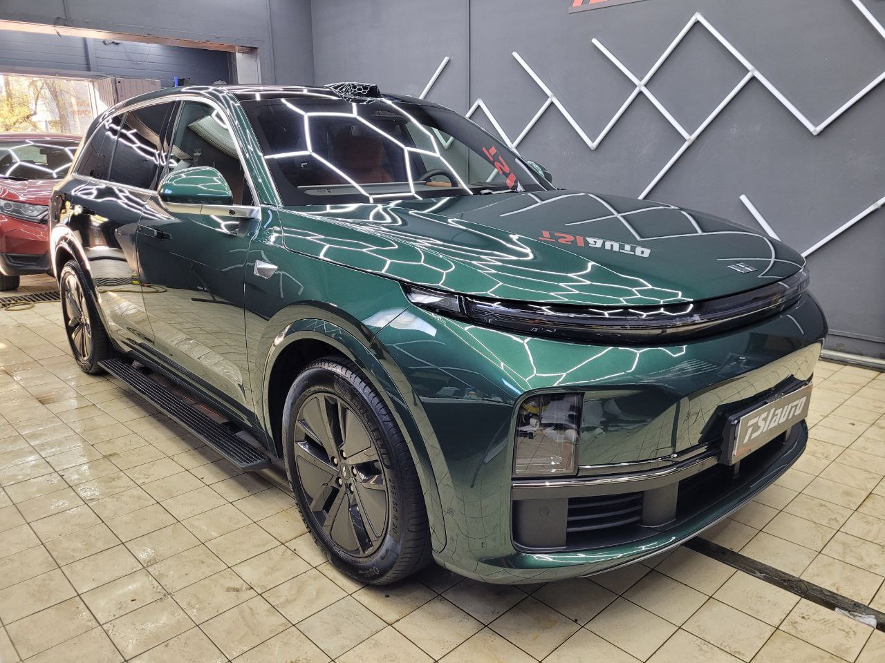 Оклейка пленкой LiXiang L7 в Ярославле