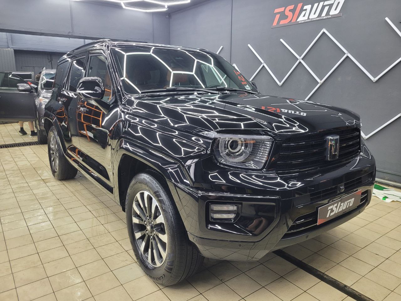 Оклейка пленкой Танк 700 в Ярославле