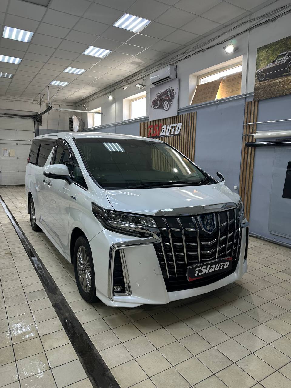 Шумоизоляция Toyota Alphard в Ярославле