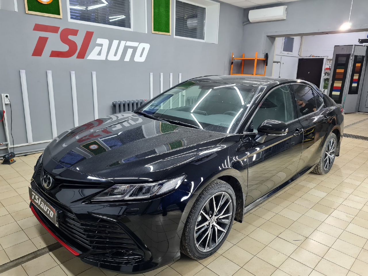 Шумоизоляция Toyota Camry v70 в Ярославле