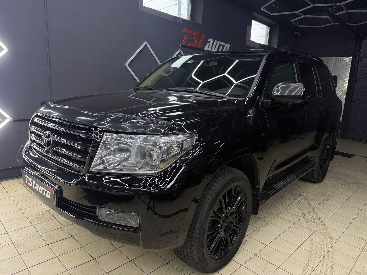 Land Cruiser 200 оклейка пленкой в Ярославле