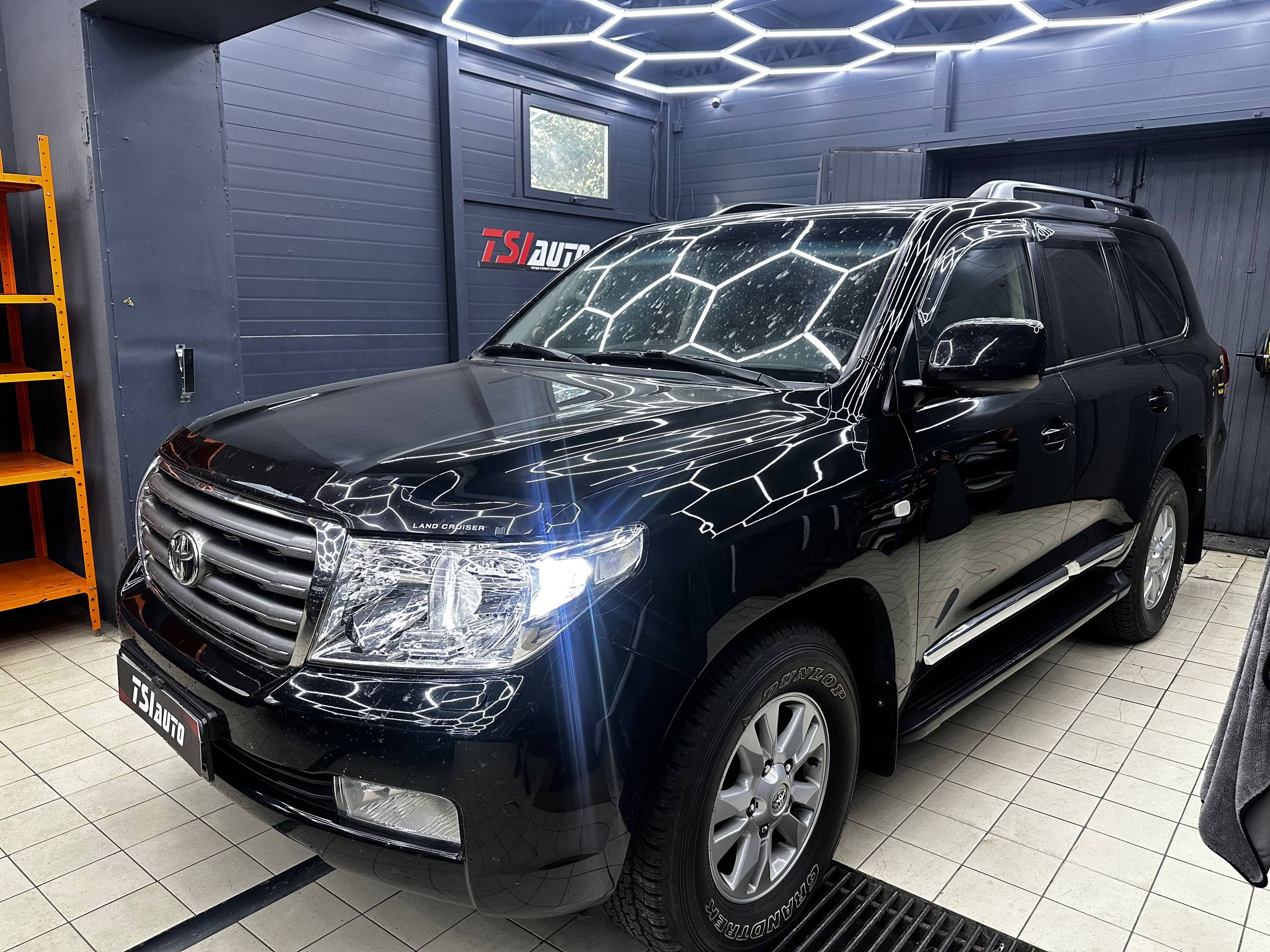 Toyota Land Cruiser 200 установка подсветки салона в Ярославле