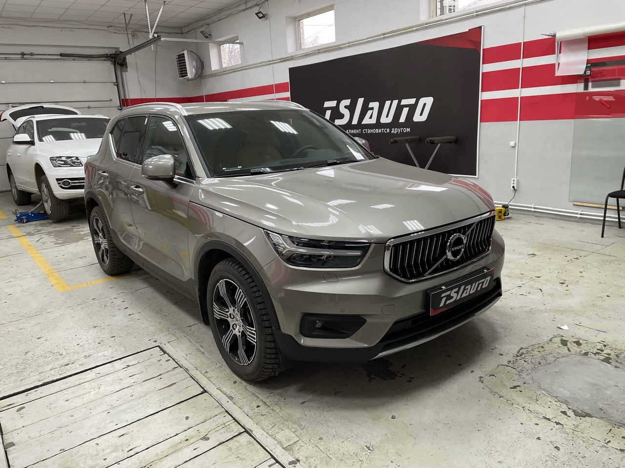 Шумоизоляция Volvo XC40 в Ярославле